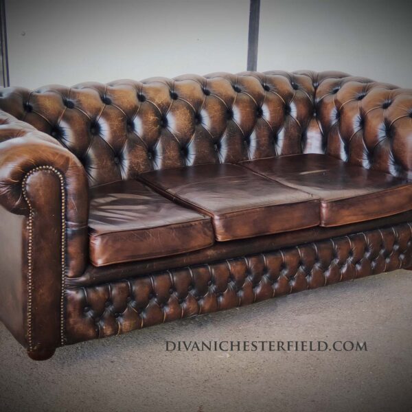 divano-chesterfield-pelle-vintage-cuoio-marrone